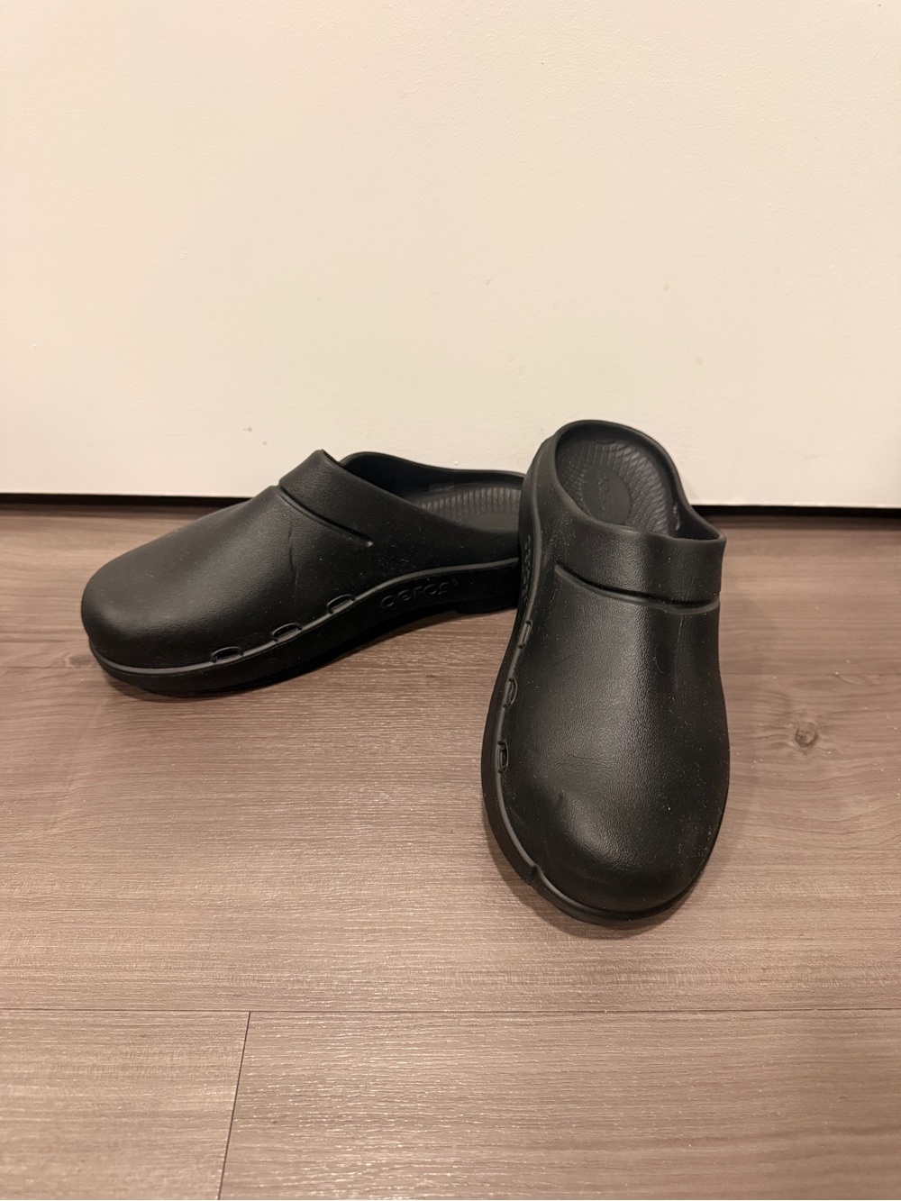 OOFOS OOCloog Black Recovery Clogs Size M7/W9